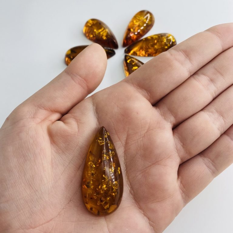Baltic Amber Large Pear-shaped Cabochon Approx 4.5 x 2 x 1cm - Image 3
