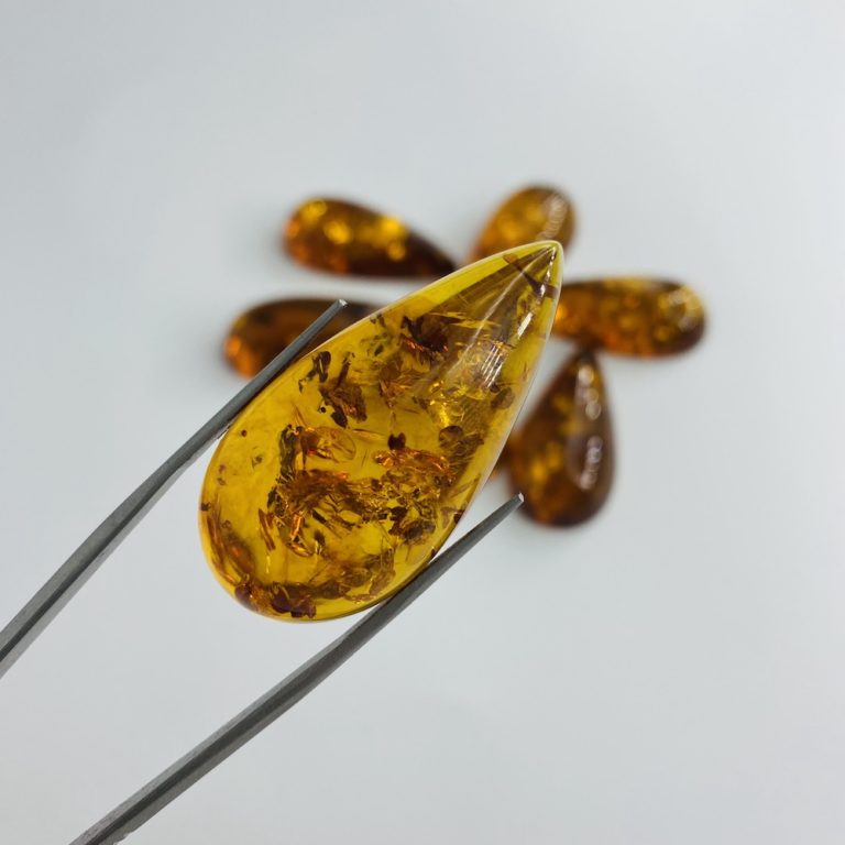 Baltic Amber Large Pear-shaped Cabochon Approx 4.5 x 2 x 1cm - Image 4