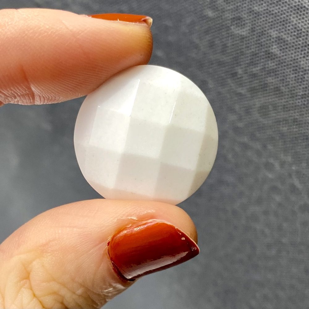 1 Black & 1 White Onyx Round Smooth & Checker Cut Cabochons Approx 20 - 23mm 2 Piece Pack - Image 3