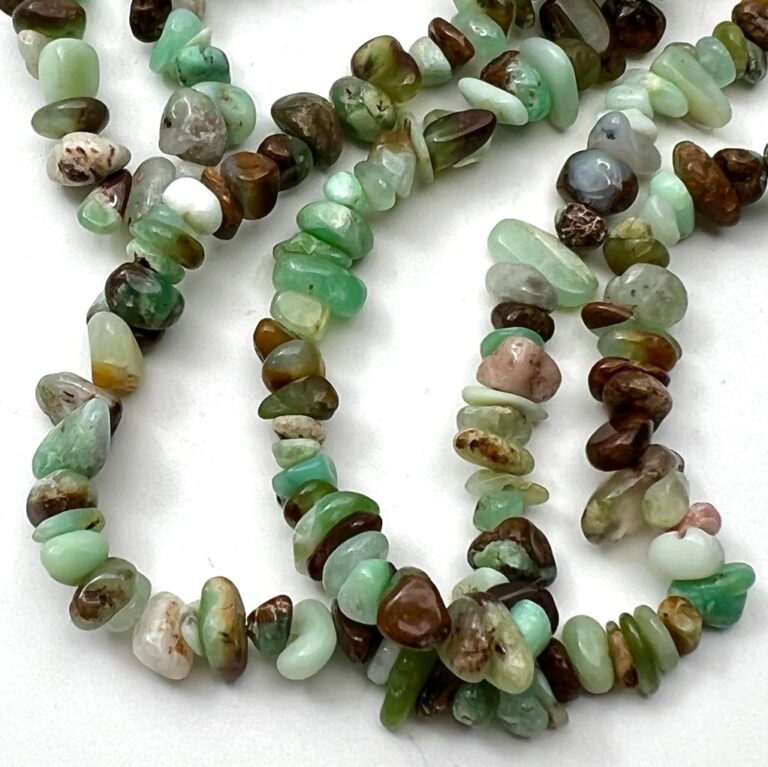 Chrysoprase Chips Approx 3 - 8mm Approx 80cm Strand