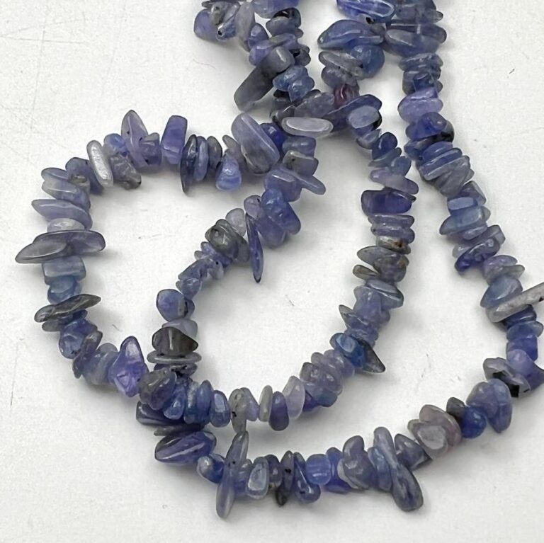 Tanzanite Chips Approx 2 -8mm Approx 80cm Strand