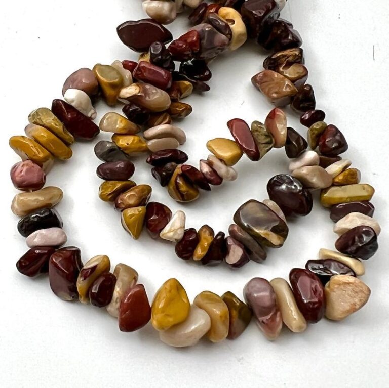 Mookaite Chips Approx 5 - 8mm Approx 78cm Strand