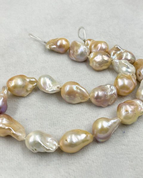 Fresh Water Cultured Ivory Coloured Baroque Pearl 14-15mm 1pc