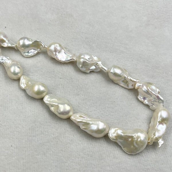 Fresh Water Cultured Light Cream Baroque Pearl Approx 14 - 15mm 1pc