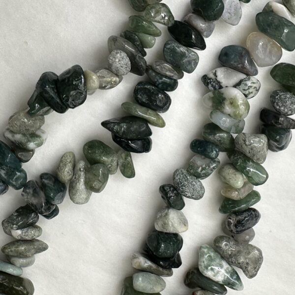 Moss Agate Chips Approx 5 x 8mm Approx 78cm Strand - Image 2