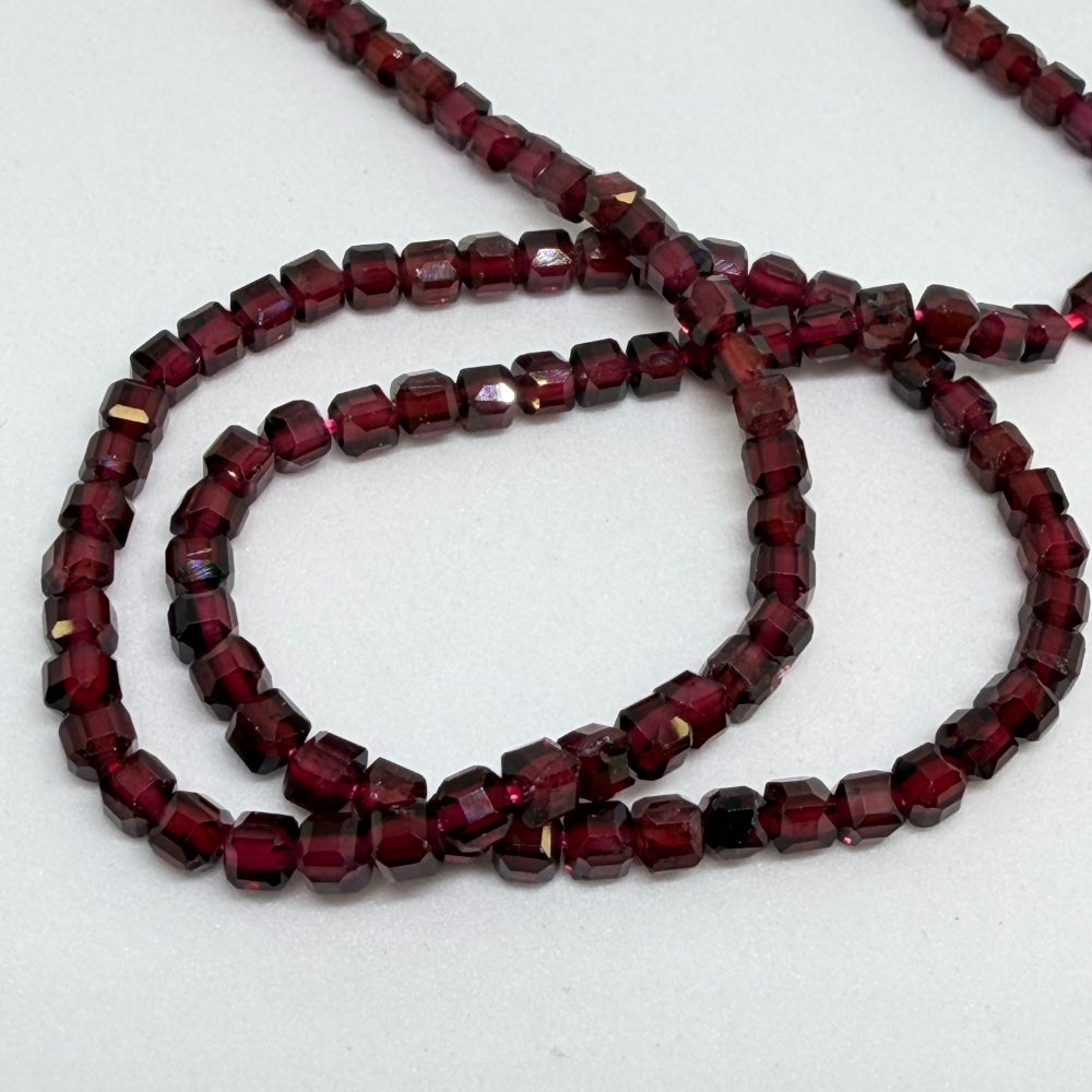 Red Garnet Faceted Cube Beads Approx 3 x 3mm 38cm Strand - Image 4
